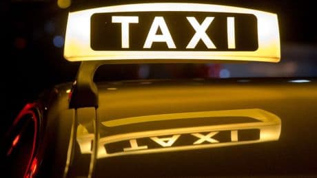 Verkehr: Taxifahrer ohne Führerschein erwischt