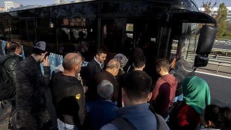 İstanbul Özel Halk Otobüsleri Esnaf Odası'ndan seferleri durdurma kararı: İBB'den 5 milyar TL alacağını tahsil edemedi!