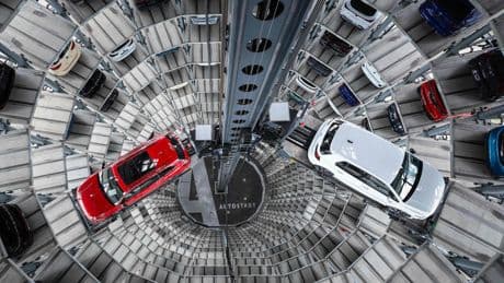 Los aparcamientos más raros del mundo o cuando estacionar el coche se convierte en una experiencia singular