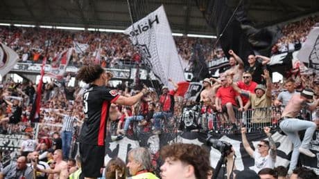 Fußball-Bundesliga: Königsklassen-Krimi: Eintracht in Ekstase, Freiburg geknickt