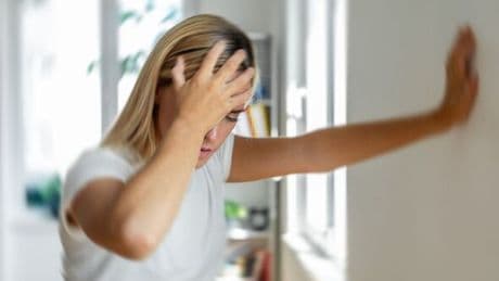 Doctor warns this sign when you have a headache is actually an aneurysm