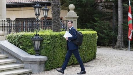 Pradales se reunirá con Sánchez el 15 de julio para avanzar en las transferencias pendientes