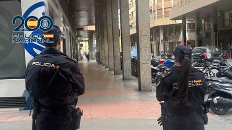 La Policía Nacional detiene a un hombre por cometer un delito de hurto con el método conocido como "siembra"