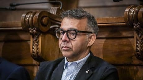 El PP de Barcelona denuncia la pasividad de los Mossos tras el robo del móvil a uno de sus concejales