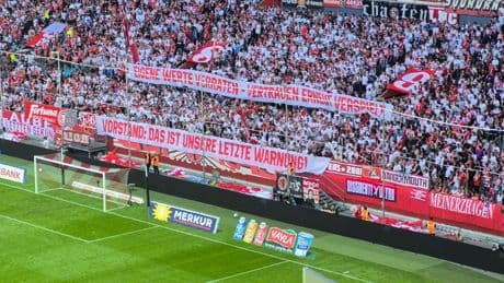 Allofs schießt nach Kurven-Plakat zurück - Jetzt hat Fortuna doch Fan-Ärger wegen Weissman
