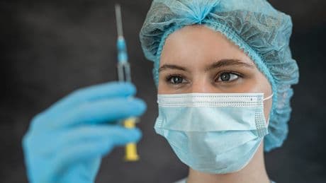 Parkinson-Injektion gibt Hoffnung: Neue wöchentliche Therapie entdeckt