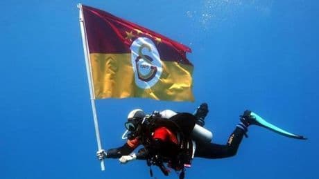 Galatasaray'ın şampiyonluğunu deniz dibinde kutladılar