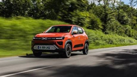 Dacia Spring, la citycar elettrica è ancora più agile: brilla per maneggevolezza