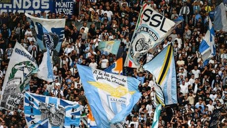 Lazio, l?amore dei tifosi in un?estate da incubo: biglietti polverizzati e boom di abbonati