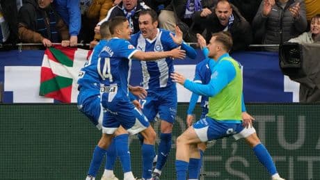 El Alavés acaricia la permanencia y condena a Las Palmas