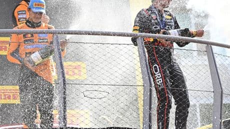 Verstappen contiene la risa y McLaren defiende sus 'papaya rules': "Mostramos nuestros valores y principios"