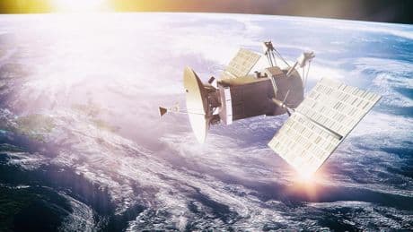 Espionaje en el espacio: un satélite chino fotografía a otro de EEUU tras la publicación de imágenes de una base secreta