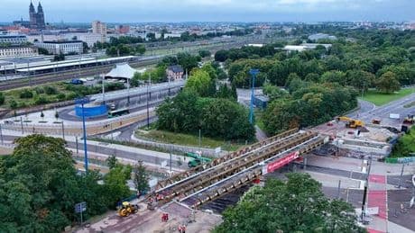 Verkehr: Behelfsbrücke in Magdeburger Innenstadt nach Abriss geöffnet