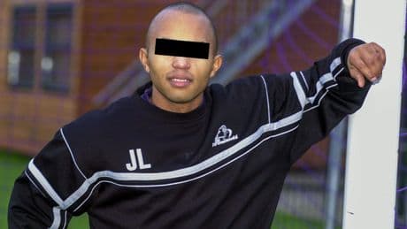 ’Nederlandse voetbaltrainer Jamory L. bood geld en seksspeeltjes voor naaktfoto’s minderjarigen’