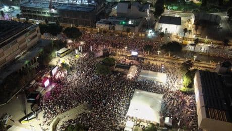 Tel Aviv'de binlerce kişi meydanlardaydı: Savaşın sona ermesi, İsrailli esirlerin kurtarılması talep edildi