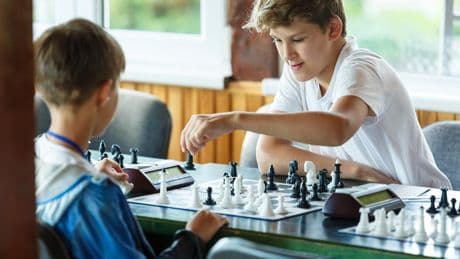 Échecs : la cure de jouvence de la discipline, en plein essor chez les jeunes