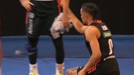 Frust nach Basketball-Finale - Ulm-Star feuert Silbermedaille weg!
