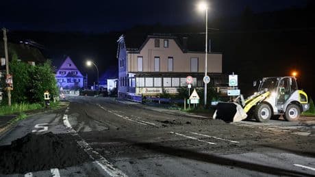 Klärschlamm-Chaos - Lkw hinterlässt 11 km lange Sch...spur