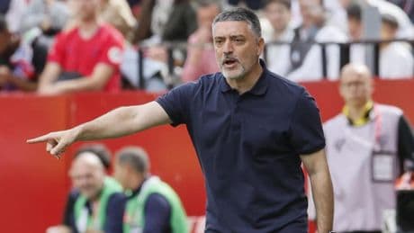 García Pimienta dirige el entrenamiento pendiente de su futuro