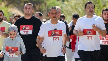 CHP lideri Özgür Özel, partisinin 102'nci Yıl Koşusu'na katıldı