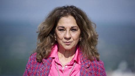 Así es la coqueta casa de Lolita Flores en el centro de Madrid donde descansa tras grabar 'Tu cara me suena': repleta de recuerdos y con zona de juegos para sus nietos