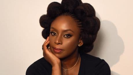 Chimamanda Ngozi Adichie: "Si más hombres leyeran libros sobre mujeres mejoraría nuestra comunicación"