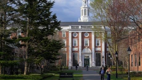 El ataque de Trump a Harvard amenaza su liderazgo mundial y pone en peligro la investigación del cáncer, la ELA o la radiación