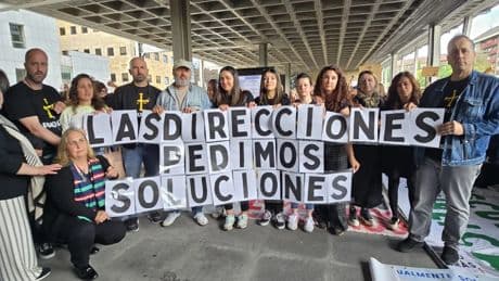 Cien directores de colegios cumplen su amenaza y dimiten por el bloqueo en las negociaciones por la huelga docente en Asturias