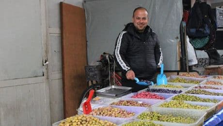 Renk renk yetişiyor, gören almadan geçemiyor! Kilosu 250 TL’den satılıyor, kahvaltılar asla onsuz geçmiyor