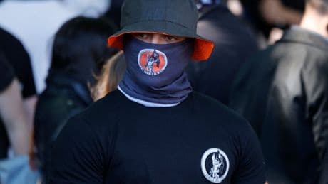 « Les Hussards » : révélations sur le groupe néofasciste héritier des Zouaves qui frappe à Paris
