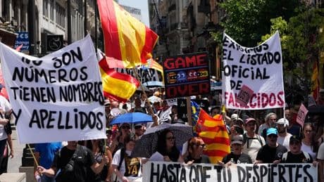 Víctimas de la dana protestan en Madrid ocho meses tras la tragedia