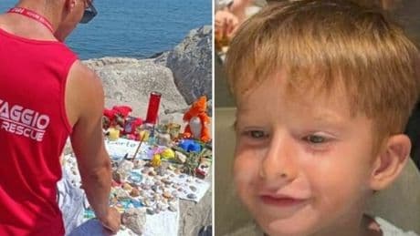 Carlo Panizzo muore a 6 anni, l'intenzione della Procura di non indagare mamma Dana. E il mare resta vuoto: niente bagno per rispetto della famiglia