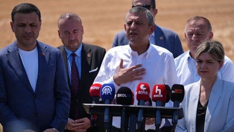 Tutuklu belediye başkanlarını ziyaret eden CHP lideri Özgür Özel'den kritik açıklamalar