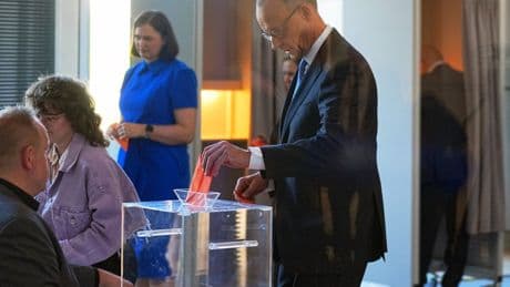 Parlamentarische Demokratie: Geheime Abstimmungen laden zum Missbrauch ein
