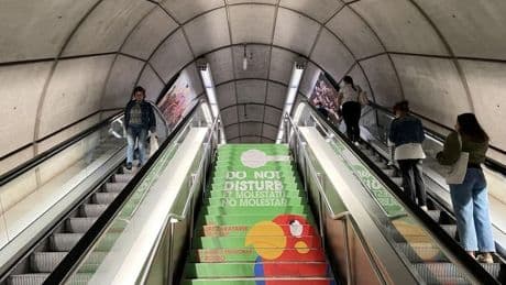 Orden de captura e ingreso en prisión para un grafitero que atacó el metro