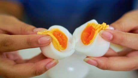 Jeden Tag ein Ei: Wie gesund ist der Frühstücksklassiker wirklich?