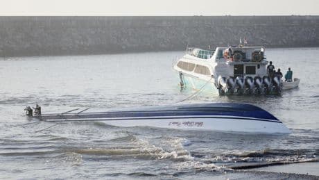 Toeristenboot Bali slaat om: twee doden