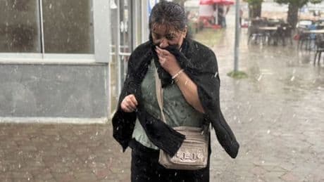 28 il için sarı uyarı! Kuvvetli sağanak yağmur, fırtına ve toz taşınımı