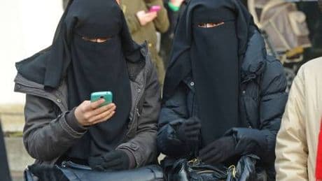 "La democrazia viene prima". Stop al velo islamico nelle scuole danesi
