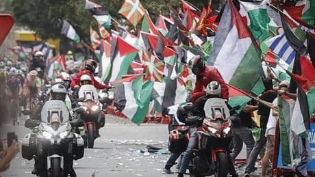 Se adelanta el final de etapa y no hay ganador en Bilbao por las protestas propalestinas
