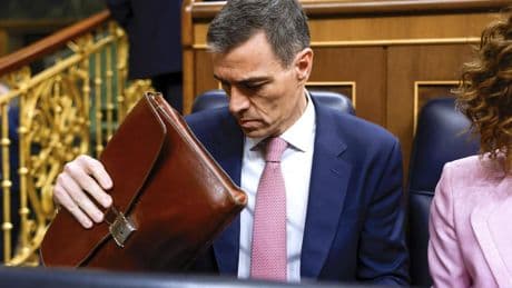Feijóo pide elecciones por los mensajes filtrados y Sánchez lo acusa de líder "averiado"