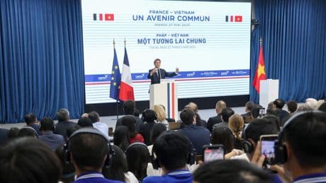 Visite d’Emmanuel Macron, droits de douane américains… le Vietnam face à un difficile numéro d’équilibriste