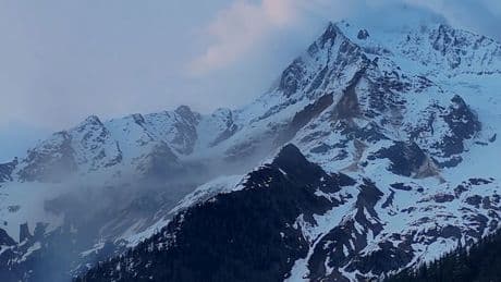Dorf in der Schweiz evakuiert - Erste Geröllmassen gehen nieder