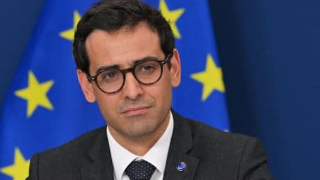 Pressée par les industriels, l’UE va accélérer le réexamen de l’interdiction des véhicules thermiques