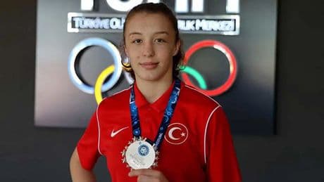 Milli güreşçi Eylem Engin bronz madalya kazandı