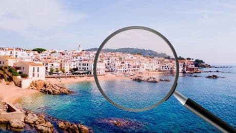 Estos son los 100 municipios costeros con más plazas de hotel y de pisos turísticos en España: lista