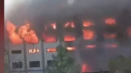 Verheerende Explosion  - Chemiefabrik geht in Flammen auf