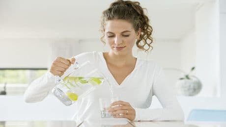 Mikroplastik im Wasser: Dieser Küchen-Trick entfernt über 90 Prozent der Partikel