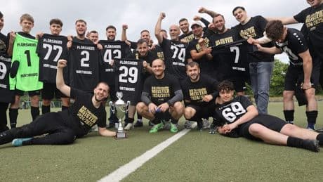 Fußball-Mannschaft, in der alle gleich heißen - Ein Team, ein Name, ein Aufstieg