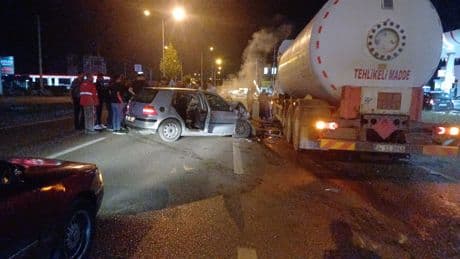Çorum'da akaryakıt tankerine çarpan otomobil sürücüsü öldü